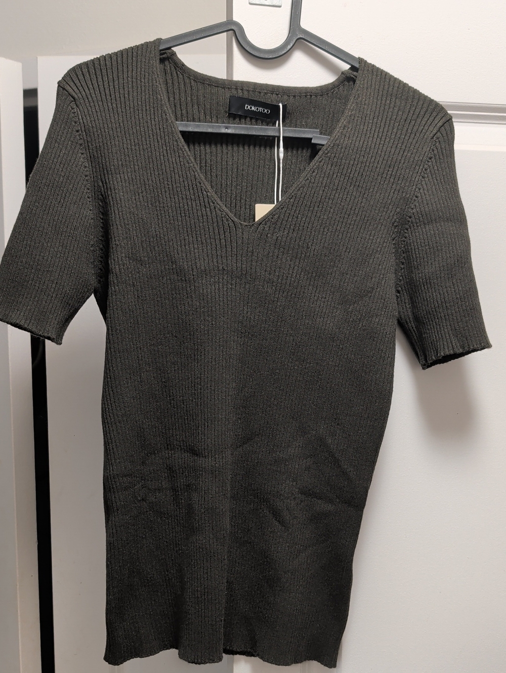 Dokotoo Ribbed V-Neck Short Sleeve Knit Top - Charcoal